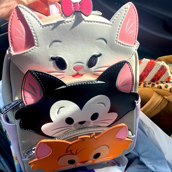 ⭐️MOVING SALE⭐️ Disney Cat's Loungefly - Picture 2 of 7
